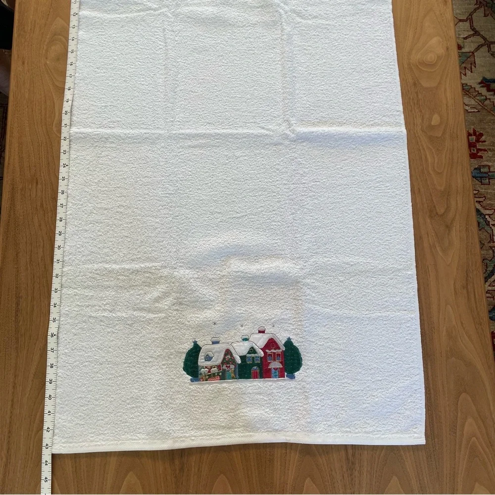 NWT holiday towel set